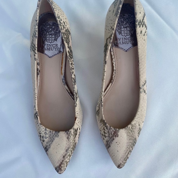 Vince Camuto Cream & Silver Snakeskin Kitten Heel Pumps - Picture 1 of 8